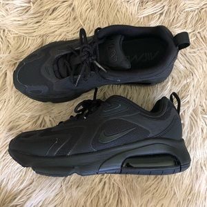 NWOT Black Nike Air Max 200